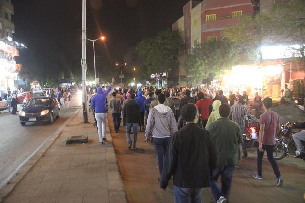 مسيرة  بالمهندسين تهتف: “يسقط يسقط سيسي مبارك”