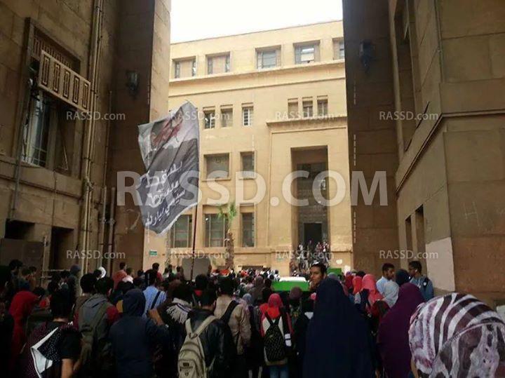 مسيرة لطلاب هندسة الإسكندرية تنديدًا ببراءة المخلوع