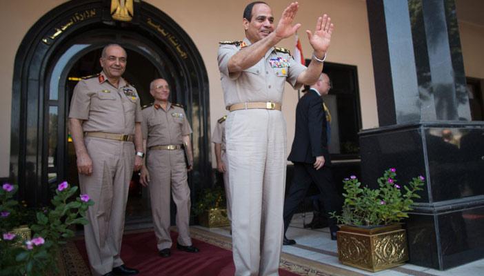 بالفيديو.. السيسي لضباط الشرطة: أنا جاي أشكركم.. ونشطاء: “أنت سفاح”