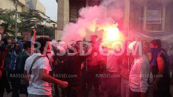 مسيرة طلابية بجامعة القاهرة تنديدًا ببراءة المخلوع