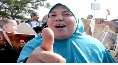 فيديو| سخرية واسعة من سيدة مؤيدة لبراءة المخلوع