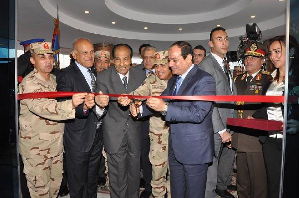 صور| طنطاوي و”السيسي” “إيد واحدة”