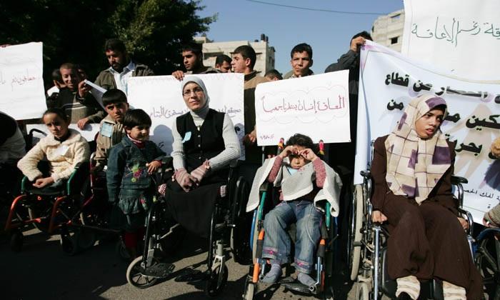 معاقون يحيون اليوم العالمي لذوي الاحتياجات الخاصة