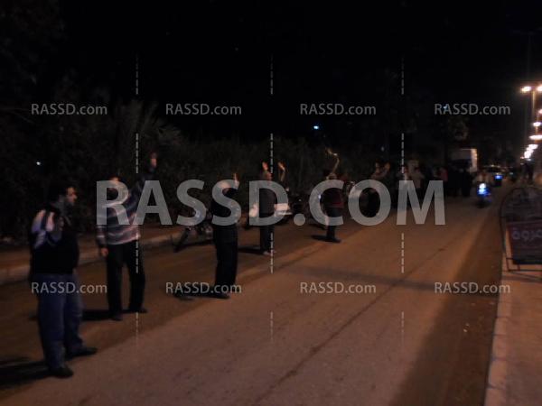 سلسلة بشرية لرافضى الانقلاب بشارع المحور بدمياط