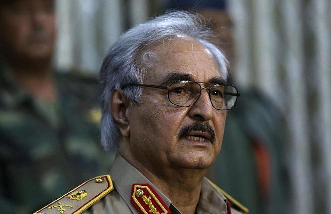 طائرات “حفتر” تستهدف شركة دواجن في طرابلس