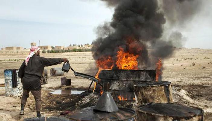 مسؤول أميركي: كميات البترول المهربة من تنظيم الدولة إلى تركيا “تافهة”