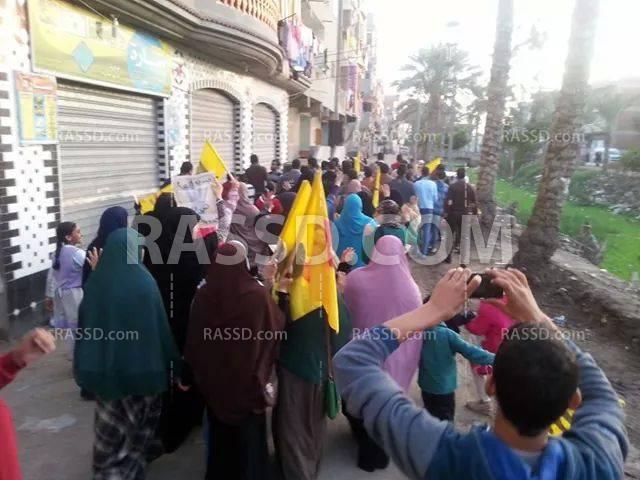 صور| مسيرة شبابية تطالب بحرية المعتقلين في دمياط