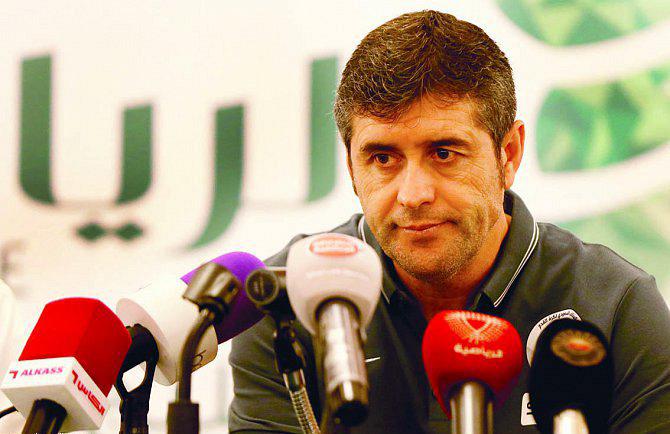 اتحاد الكرة السعودي يدفع 4 ملايين ريال لإقالة مدربه