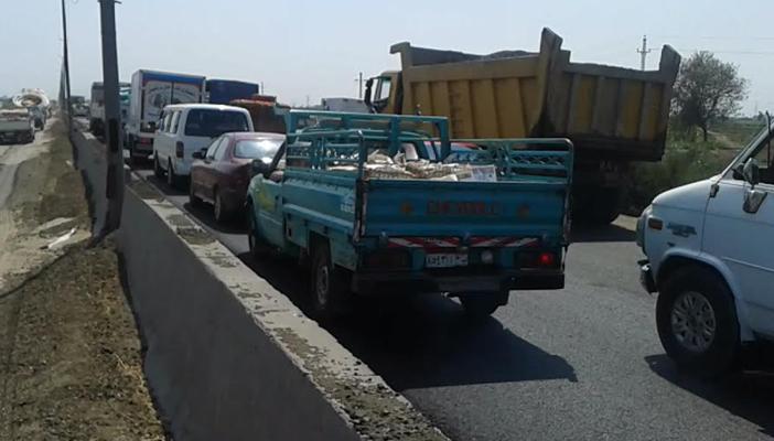 شلل مروري بطريق القاهرة- الإسكندرية جراء انهيار كوبري مشاه بقليوب