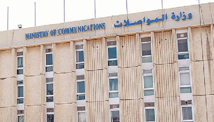 ممثلة إباحية تتسبب في سحب رخصة طيار كويتي أدخلها “قمرة القيادة”