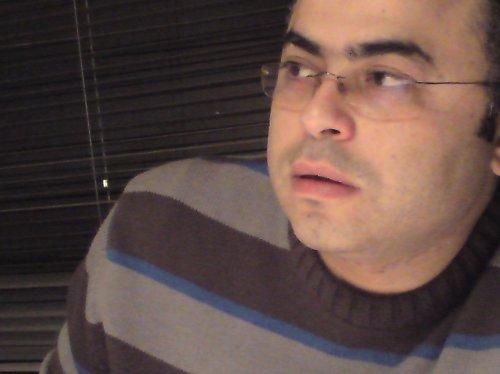 مؤلف “أولاد العم”: جهاز تقليد الصوت لم يعتمد بسبب “البقدونس”