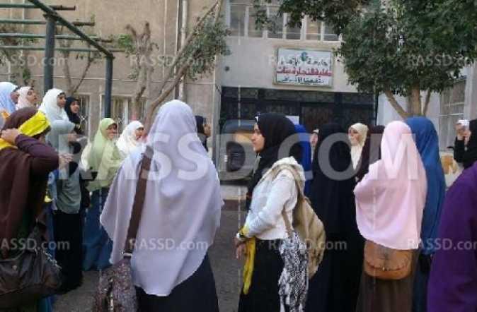 منع 18 طالبة في أزهر تفهنا الأشراف من دخول الجامعة بسبب التظاهر