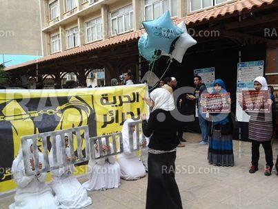 بالصور..وقفة بتجارة وصيدلة الإسكندرية تضامناً مع “7 الصبح”