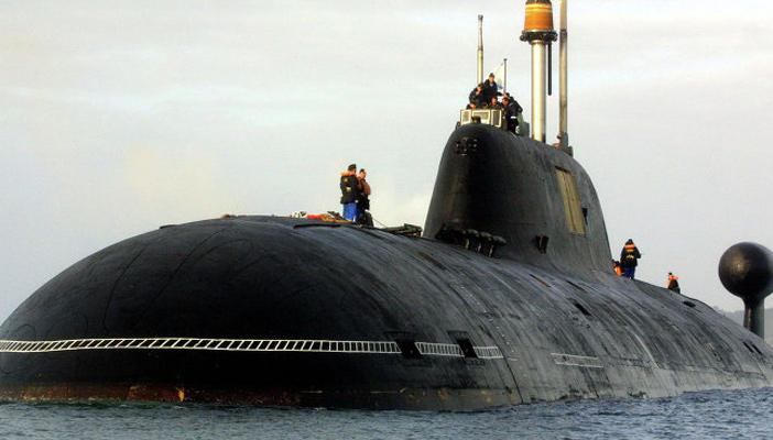 غواصة روسية تحمل صواريخ “كروز” تقترب من السواحل السورية