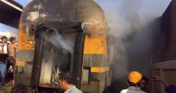 اندلاع النيران بقطار في رمسيس أثناء وقوفه