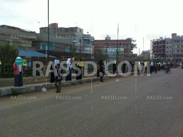 سلسلة بشرية لطالبات ونساء ضد الانقلاب بالدقهلية