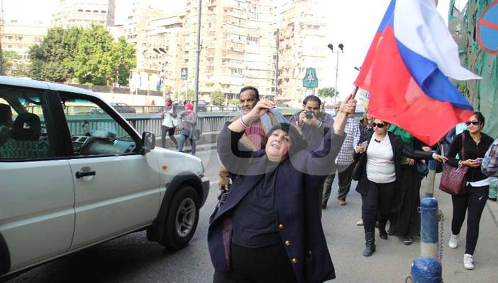 بالصور.. مسيرة لعدد من الناشطين في “أربعين” الطائرة الروسية