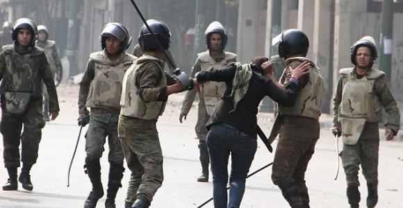 مركز حقوقي يعلق أعماله في القاهرة وينتقل إلى تونس