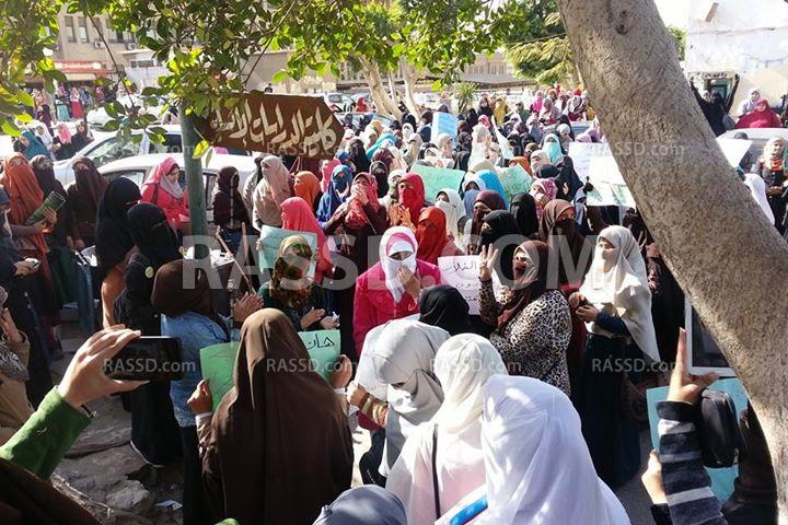 قوات الأمن تقتحم جامعة الأزهر في مدينة نصر عقب مسيرة للطالبات