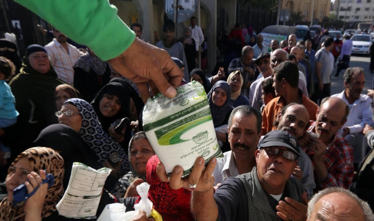 بعد تعويم الجنيه.. بالأرقام.. الأسعار تقضى على أحلام الفقراء