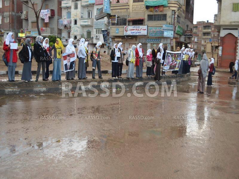 وقفة لطلاب 7 الصبح بأبو المطامير تنديدا باقتحام الجامعات