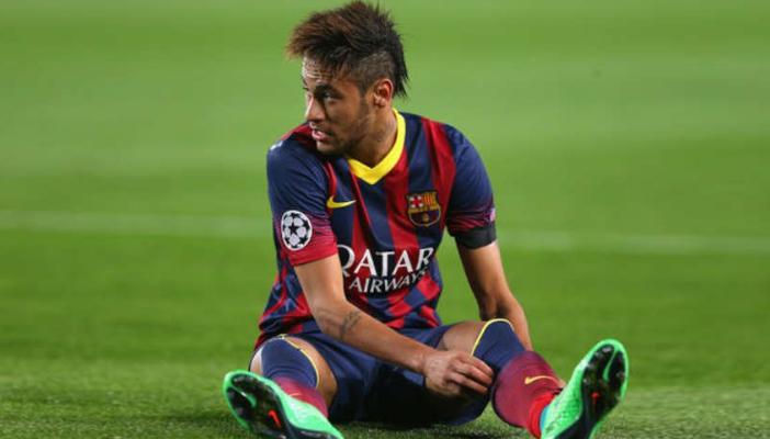 صحيفة إسبانية: سواريز وراء إصابة زميله نيمار