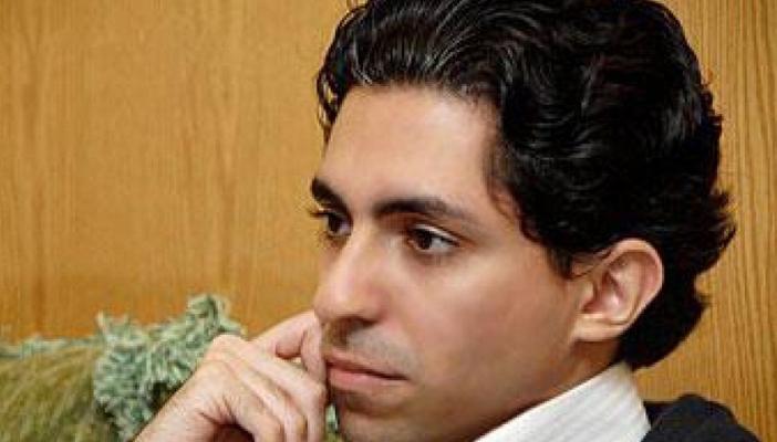 الناشط السعودي رائف بدوي يدخل في إضراب عن الطعام داخل محبسه