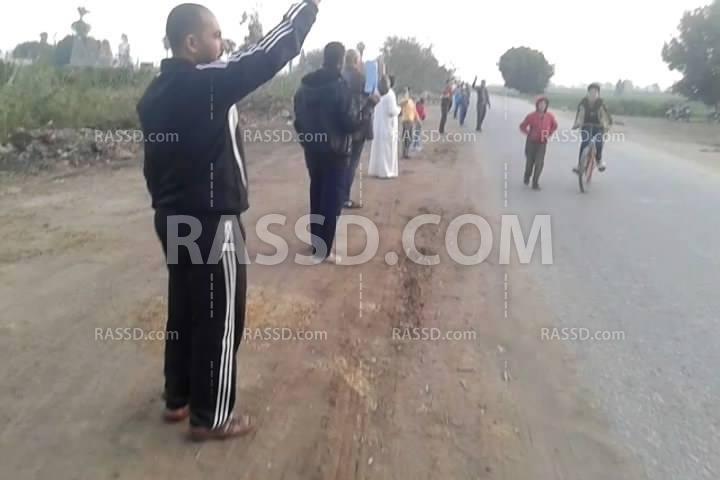 سلسلة بشرية بالدقهلية للتنديد بغلاء الأسعار