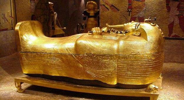 “نزيف العقول”.. ظاهرة مصرية تعود إلى آلاف السنين