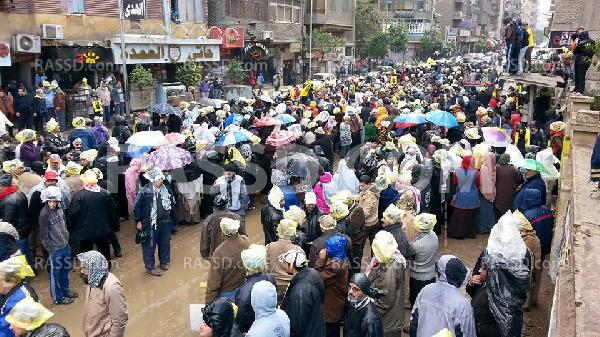 رغم الأمطار مسيرة بعزية النخل فى جمعة “الطلاب يقودون الثورة”