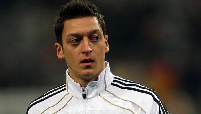 ريال مدريد يدرس استعادة أوزيل