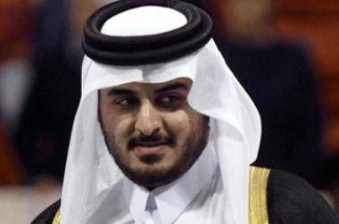 أمير قطر يتعهد بحل الازمة الانسانية بغزة