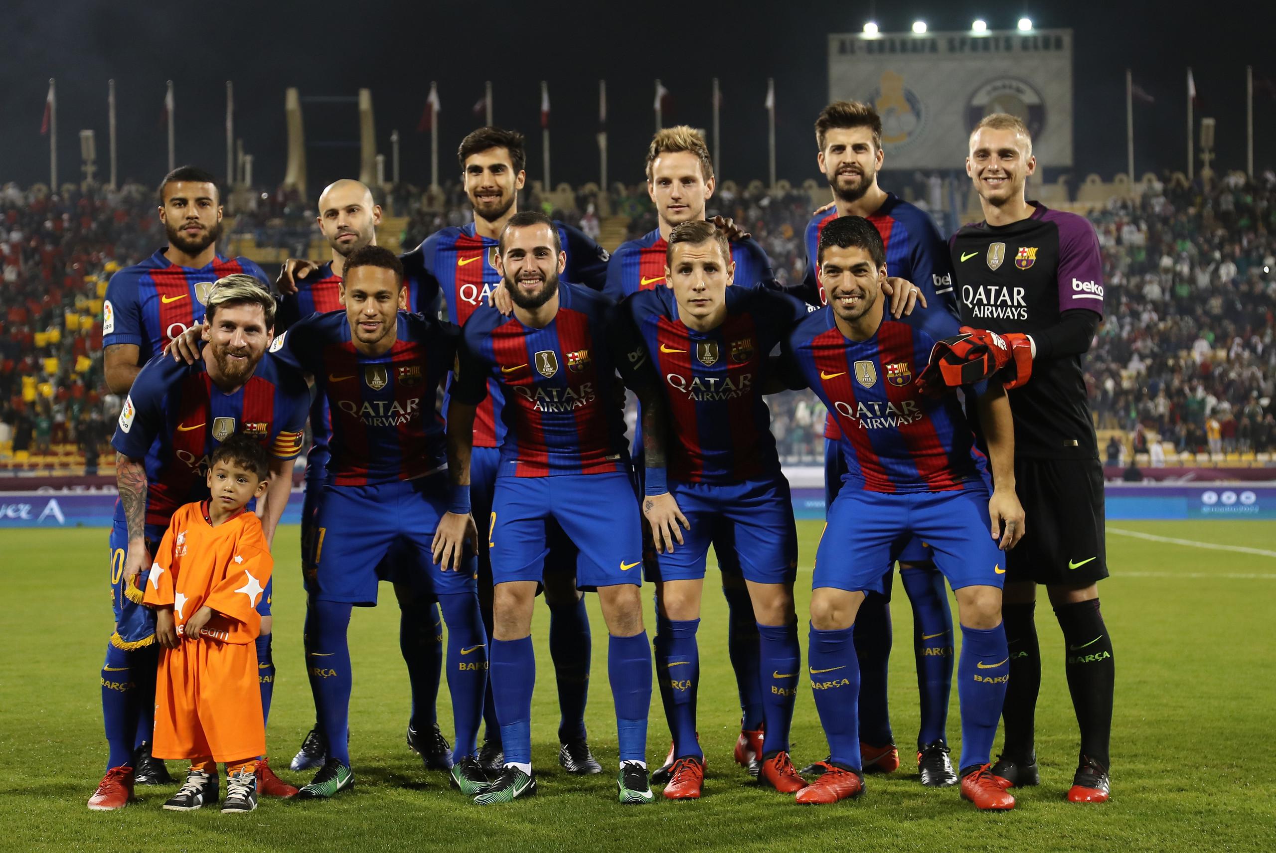 بالصور.. ميسي يحقق حلم الطفل الأفغاني صاحب “الكيس النايلون”