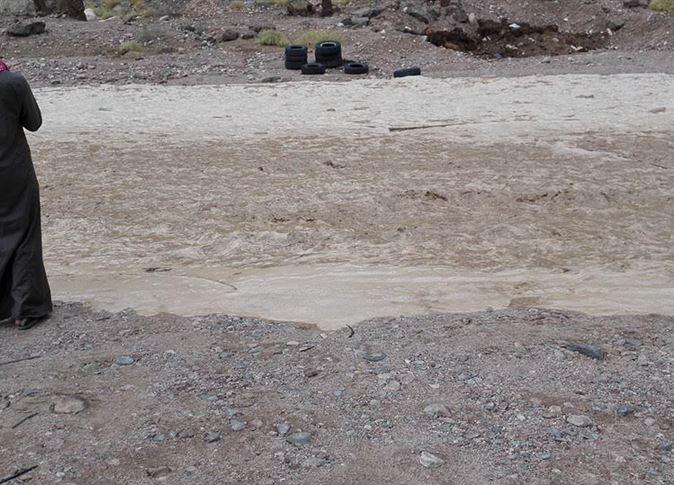 بسبب الأمطار.. الصخور تغلق طريق “نخل- طابا” وسط سيناء