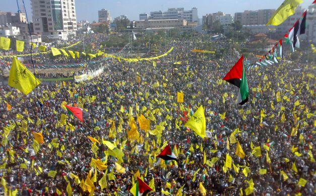 العرب يحتفلون بـ”حماس” والأنظمة تحاصرها