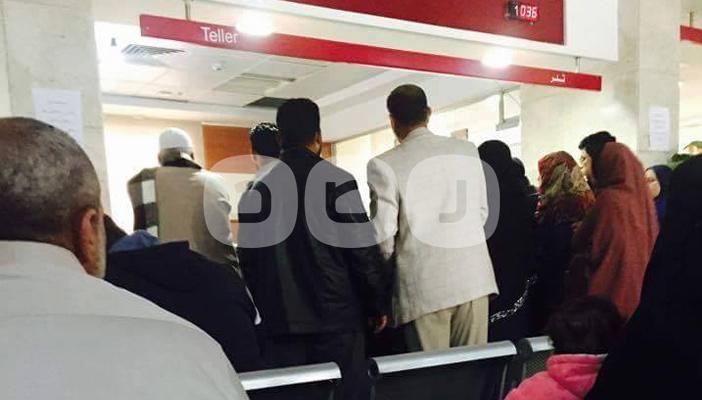 بالصور.. أزمة داخل فرع “بنك مصر” بالشرقية لعدم توفر نقد أجنبي