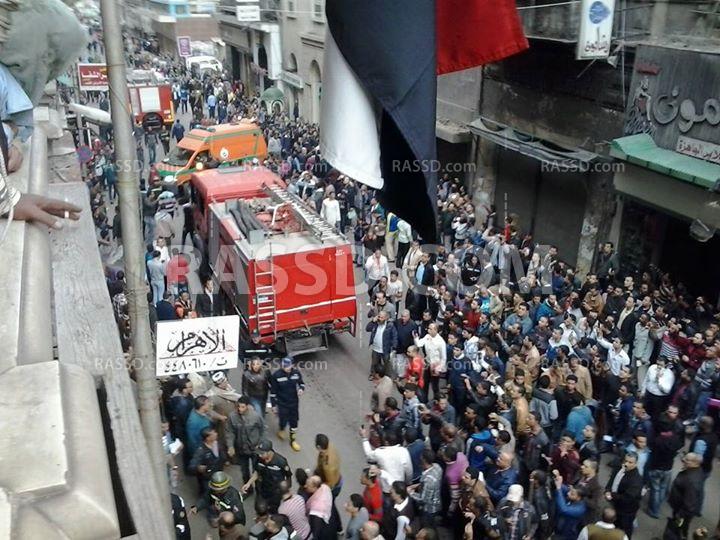 إصابة عشرات المتقدمين لـ “القوى العاملة” نتيجة انهيار سلم المبنى