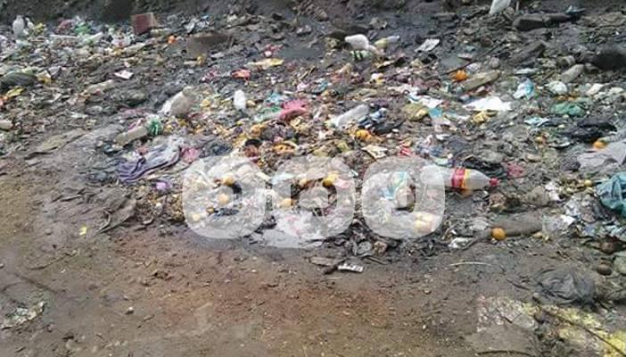 بالصور.. أكوام القمامة تحاصر المنازل في بني حدير ببني سويف