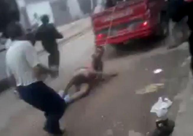 فيديو| سحل متحرش بالعاشر من رمضان على طريقة فيلم “الأرض”