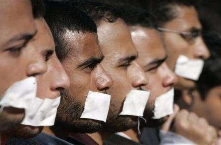 صحيفة هندية: النظام المصري يخنق معارضيه