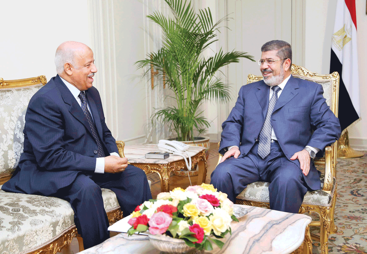 أمن مطار القاهرة تمنع وزير العدل السابق من السفر