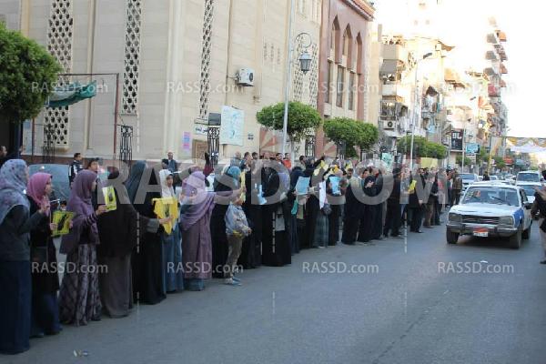 سلسلة بشرية ببورسعيد ضد الانقلاب العسكري