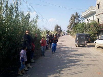 سلسلة بشرية بكفر الشيخ ضد الانقلاب العسكري