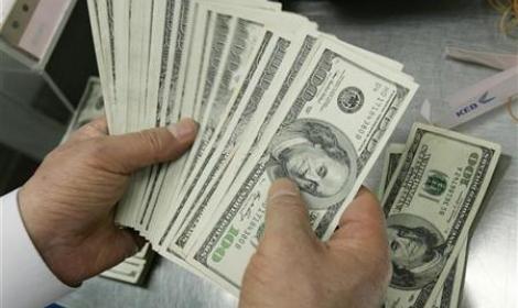 يلامس الـ19 جنيهًا.. تعرّف على سعر الدولار بالبنوك اليوم