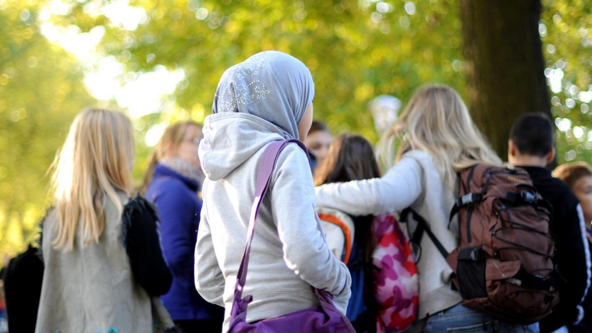 بالفيديو.. أبرز الاعتداءات على المسلمين بالغرب في 2016