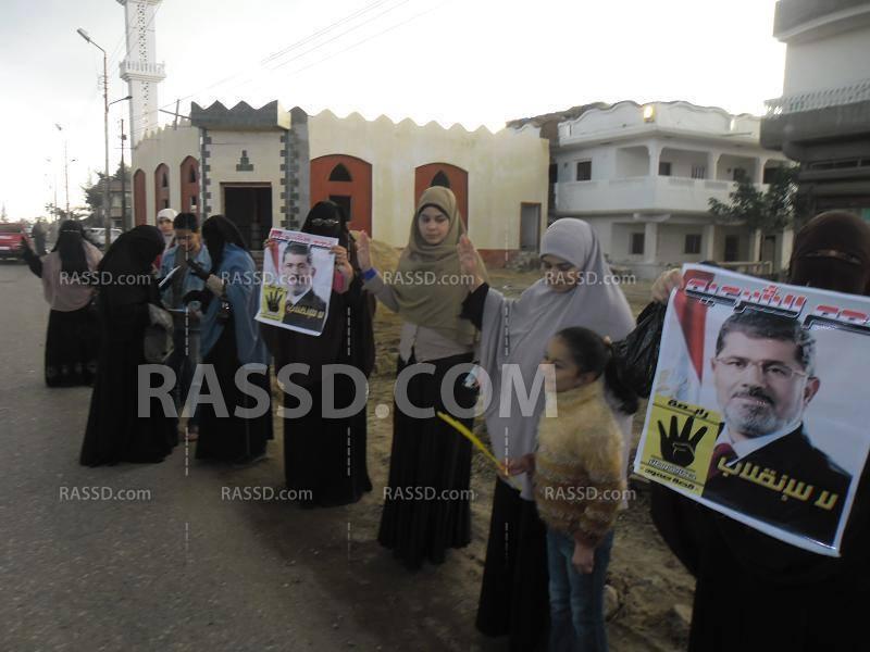 سلسلة بشرية علي طريق الحامول بلطيم لرفض دستور الإنقلاب