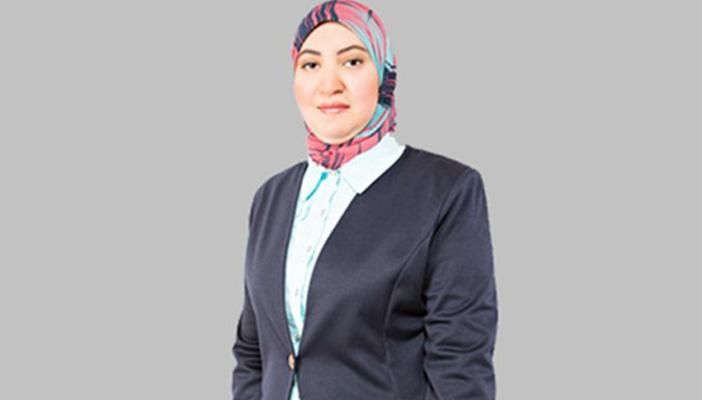 أصغر برلمانية: ماليش في السياسة.. وفيس بوك: كارثة بكل المعايير