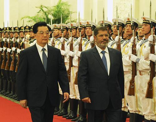 خبراء: السيسي يقلد “مرسي” بزيارة الصين