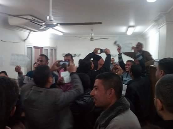 عمال “بتروتريد” للغاز يواصلون اعتصامهم بأسيوط