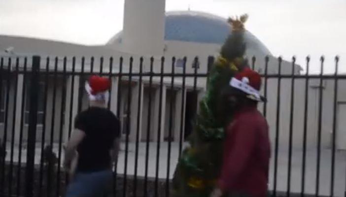 بالفيديو.. أستراليا: لاعب كمال أجسام يُفاجأ برد مسلمين حاول استفزازهم